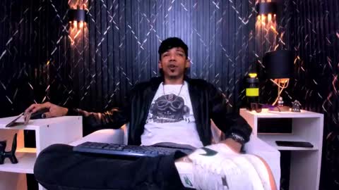 Snapshot of gregory_sforza chatting on November 1, 12:18 pm GregorySforza online show from November 1, 12:18 pm