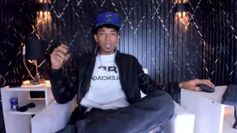 Snapshot of gregory_sforza chatting on November 3, 11:44 am GregorySforza online show from November 3, 11:44 am