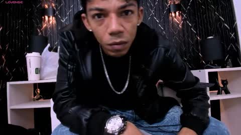 Snapshot of gregory_sforza chatting on November 19, 11:21 am GregorySforza online show from November 19, 11:21 am