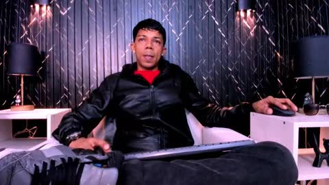 Snapshot of gregory_sforza chatting on November 21, 12:15 pm GregorySforza online show from November 21, 12:15 pm