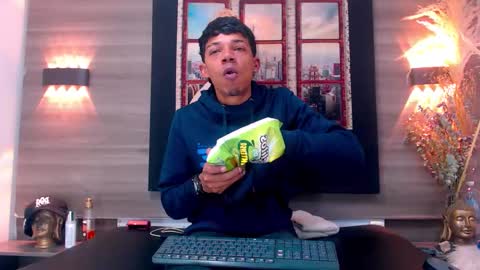 Snapshot of gregory_sforza chatting on December 2, 7:09 pm GregorySforza online show from December 2, 7:09 pm