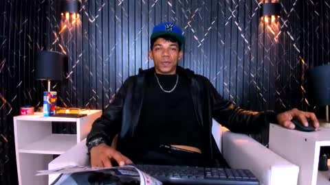 Snapshot of gregory_sforza chatting on December 15, 5:06 pm GregorySforza online show from December 15, 5:06 pm