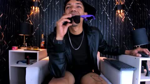 Snapshot of gregory_sforza chatting on December 16, 4:23 pm GregorySforza online show from December 16, 4:23 pm