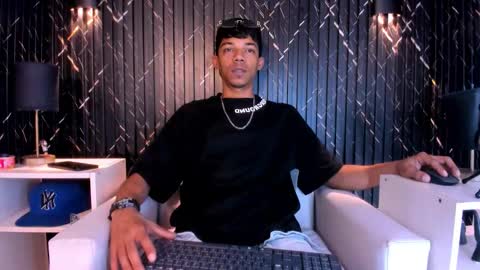 Snapshot of gregory_sforza chatting on December 17, 6:36 pm GregorySforza online show from December 17, 6:36 pm