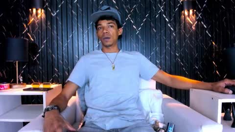 Snapshot of gregory_sforza chatting on December 20, 6:04 pm GregorySforza online show from December 20, 6:04 pm