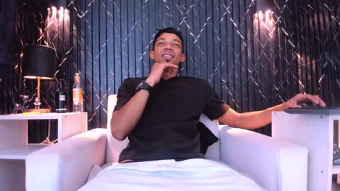 Snapshot of gregory_sforza chatting on February 13, 9:11 pm GregorySforza online show from February 13, 9:11 pm