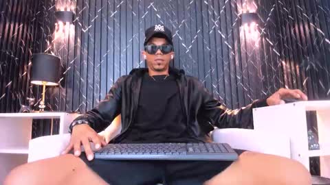 Snapshot of gregory_sforza chatting on February 14, 7:10 pm GregorySforza online show from February 14, 7:10 pm