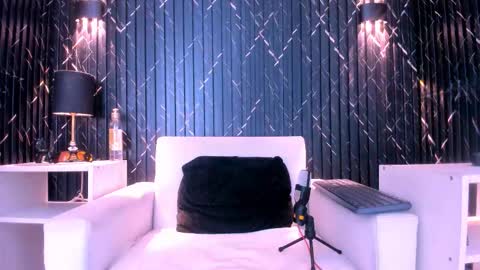 Snapshot of gregory_sforza chatting on February 19, 9:00 pm GregorySforza online show from February 19, 9:00 pm