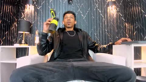 Snapshot of gregory_sforza chatting on February 25, 7:45 pm GregorySforza online show from February 25, 7:45 pm