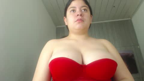 Snapshot of greiccy_20 chatting on December 4, 4:33 am GREICCY online show from December 4, 4:33 am