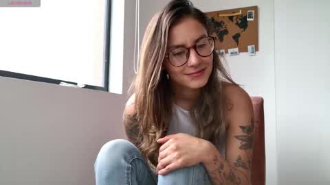 Snapshot of greta_miss chatting on December 16, 6:46 pm Emmy online show from December 16, 6:46 pm