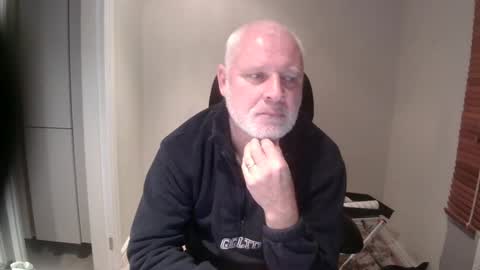 Snapshot of greyfox_6000 chatting on December 6, 2:57 am greyfox_6000 online show from December 6, 2:57 am