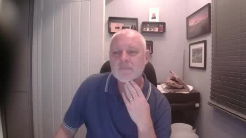 Snapshot of greyfox_6000 chatting on February 16, 8:33 pm greyfox_6000 online show from February 16, 8:33 pm