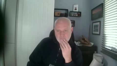 Snapshot of greyfox_6000 chatting on February 17, 4:15 pm greyfox_6000 online show from February 17, 4:15 pm