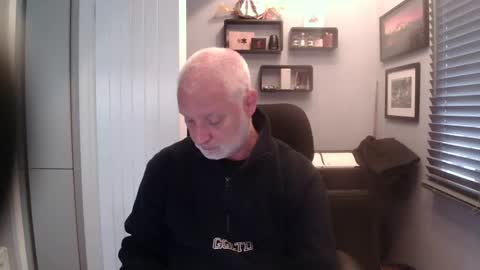greyfox_6000 online show from May 6, 10:31 am