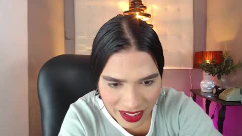 Snapshot of greys_ath chatting on October 28, 4:05 am greys online show from October 28, 4:05 am