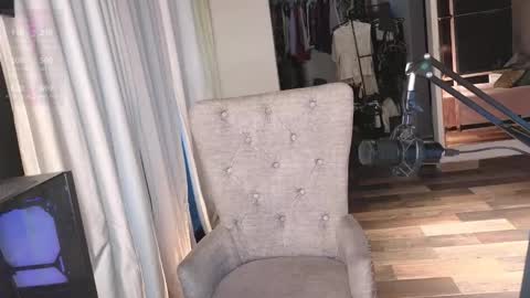 Snapshot of greyslopez chatting on October 24, 8:38 pm Greyslopez online show from October 24, 8:38 pm