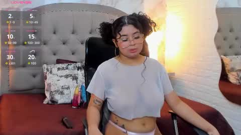Snapshot of griselle_rousse chatting on June 20, 7:05 pm online show from June 20, 7:05 pm