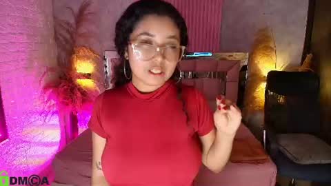 Snapshot of griselle_rousse chatting on June 25, 12:21 am online show from June 25, 12:21 am