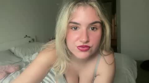 Snapshot of grrlgod chatting on February 1, 7:23 pm grrlgod online show from February 1, 7:23 pm