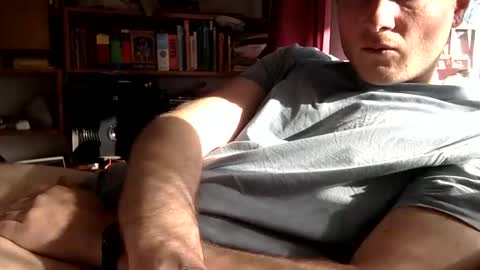 gruendamien online show from April 28, 4:45 pm