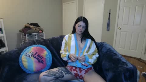 Snapshot of grumpytwo chatting on December 23, 4:22 am grumpytwo online show from December 23, 4:22 am