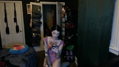 Snapshot of grumpytwo chatting on January 20, 10:59 pm grumpytwo online show from January 20, 10:59 pm