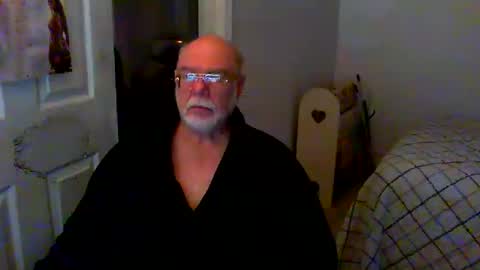 Snapshot of gtnolder60 chatting on December 8, 12:52 pm Gary online show from December 8, 12:52 pm