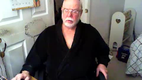 Snapshot of gtnolder60 chatting on February 11, 12:27 pm Gary online show from February 11, 12:27 pm