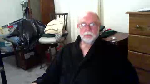 Snapshot of gtnolder60 chatting on October 26, 11:16 am Gary online show from October 26, 11:16 am