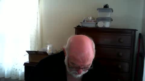 Snapshot of gtnolder60 chatting on August 6, 12:40 pm Gary online show from August 6, 12:40 pm