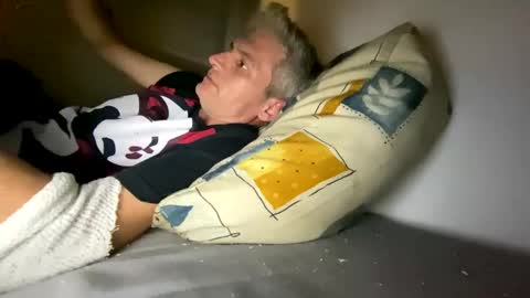 Snapshot of guardiannif_ chatting on December 3, 2:25 am guardiannif_ online show from December 3, 2:25 am