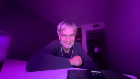 Snapshot of guardiannif_ chatting on January 21, 9:57 pm guardiannif_ online show from January 21, 9:57 pm