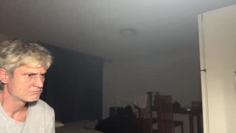 Snapshot of guardiannif_ chatting on February 13, 9:17 pm guardiannif_ online show from February 13, 9:17 pm