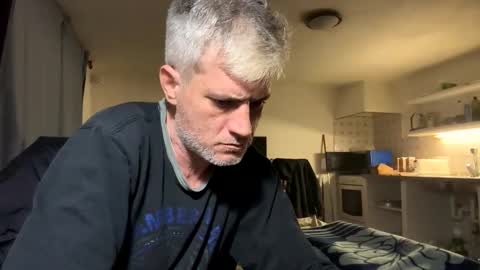 Snapshot of guardiannif_ chatting on March 3, 3:08 am guardiannif_ online show from March 3, 3:08 am