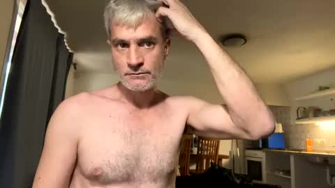 Snapshot of guardiannif_ chatting on March 3, 9:22 am guardiannif_ online show from March 3, 9:22 am