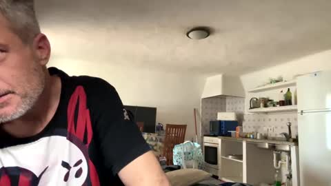 Snapshot of guardiannif_ chatting on March 6, 1:03 pm guardiannif_ online show from March 6, 1:03 pm