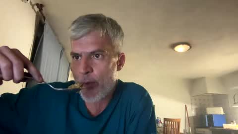 Snapshot of guardiannif_ chatting on March 7, 10:32 pm guardiannif_ online show from March 7, 10:32 pm