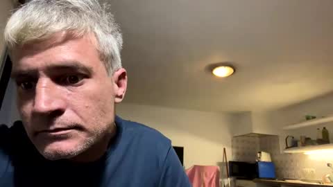 Snapshot of guardiannif_ chatting on March 9, 9:25 pm guardiannif_ online show from March 9, 9:25 pm