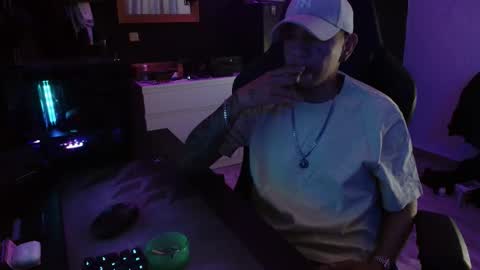 Guayaco  online show from November 1, 1:40 am