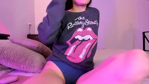 Snapshot of guccipussy1 chatting on March 5, 8:21 pm Elena online show from March 5, 8:21 pm