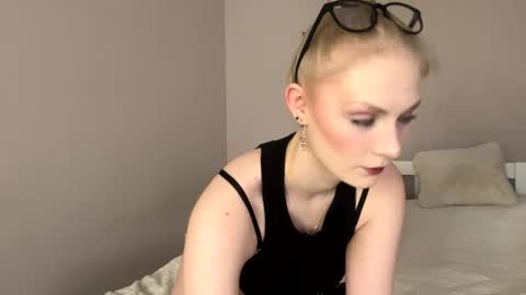 Vanessa online show from April 11, 6:07 am