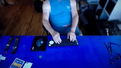 guesswhatigot2 online show from February 8, 6:50 am