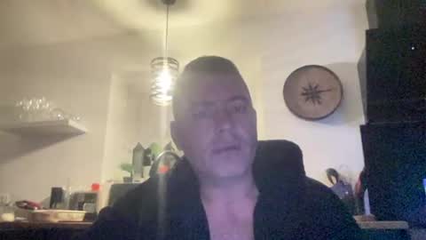 guil0 online show from September 30, 7:13 am