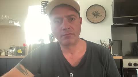 guil0 online show from October 4, 6:17 pm