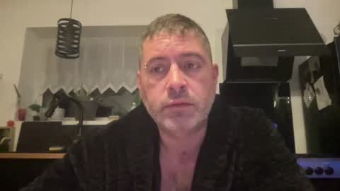 guil0 online show from October 31, 7:42 am