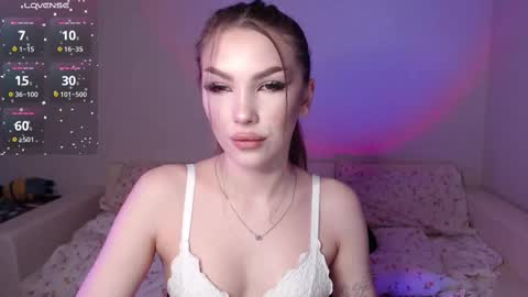 Snapshot of guilty_pleasureee chatting on February 14, 7:54 pm Marta online show from February 14, 7:54 pm