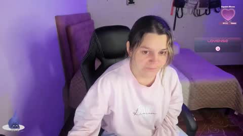 Snapshot of guinivere_blake chatting on November 22, 2:54 am Hello Im Julieta Im 25 years old welcome to my room have fun and be happy. online show from November 22, 2:54 am