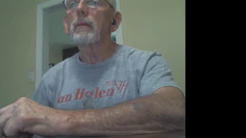Snapshot of gulfcoast1952 chatting on October 28, 1:36 pm Roy online show from October 28, 1:36 pm