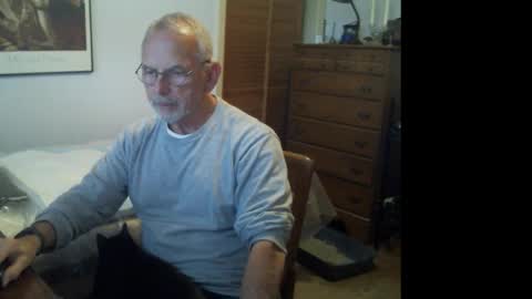 Snapshot of gulfcoast1952 chatting on December 17, 2:23 pm Roy online show from December 17, 2:23 pm